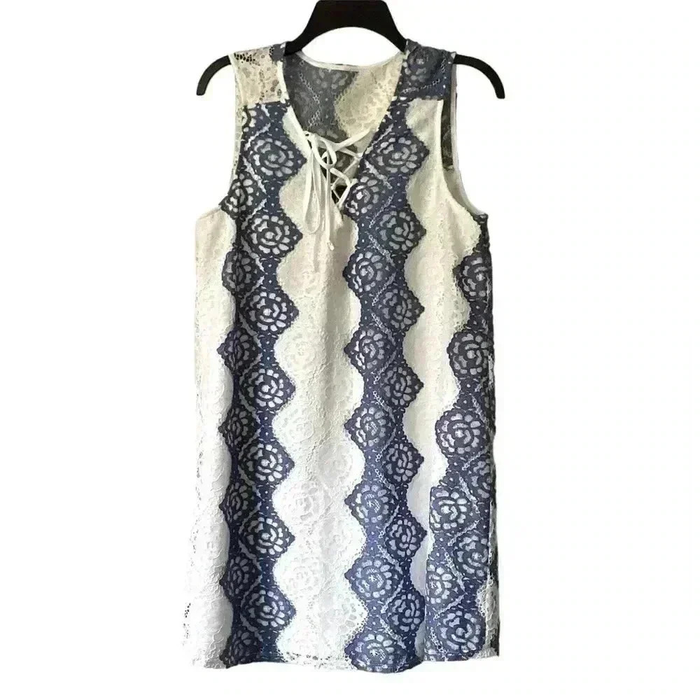 BCBGMaxAzria White/Blue Lace Mini Dress Size Medium